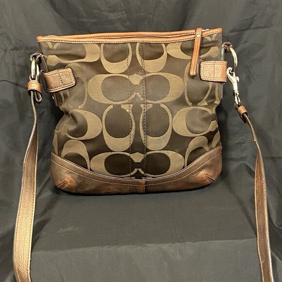 COACH SIGNATURE CHAIN DUFFLE HANDBAG #F19730. - Picture 2 of 11